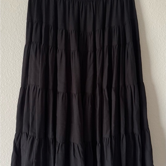 H&M Tiered Midi Skirt Size Small in Black - Picture 3 of 8